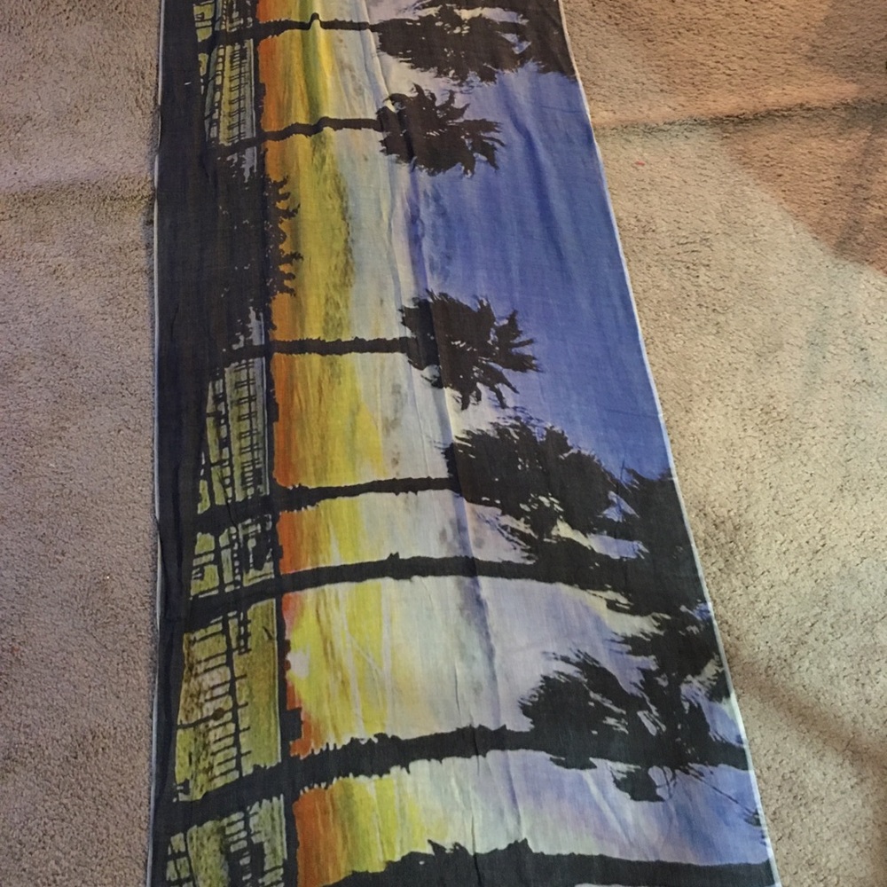 Oblong scarf with palm trees